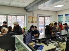 立足辦證高峰“小窗口” 做好服務(wù)群眾“大文章”